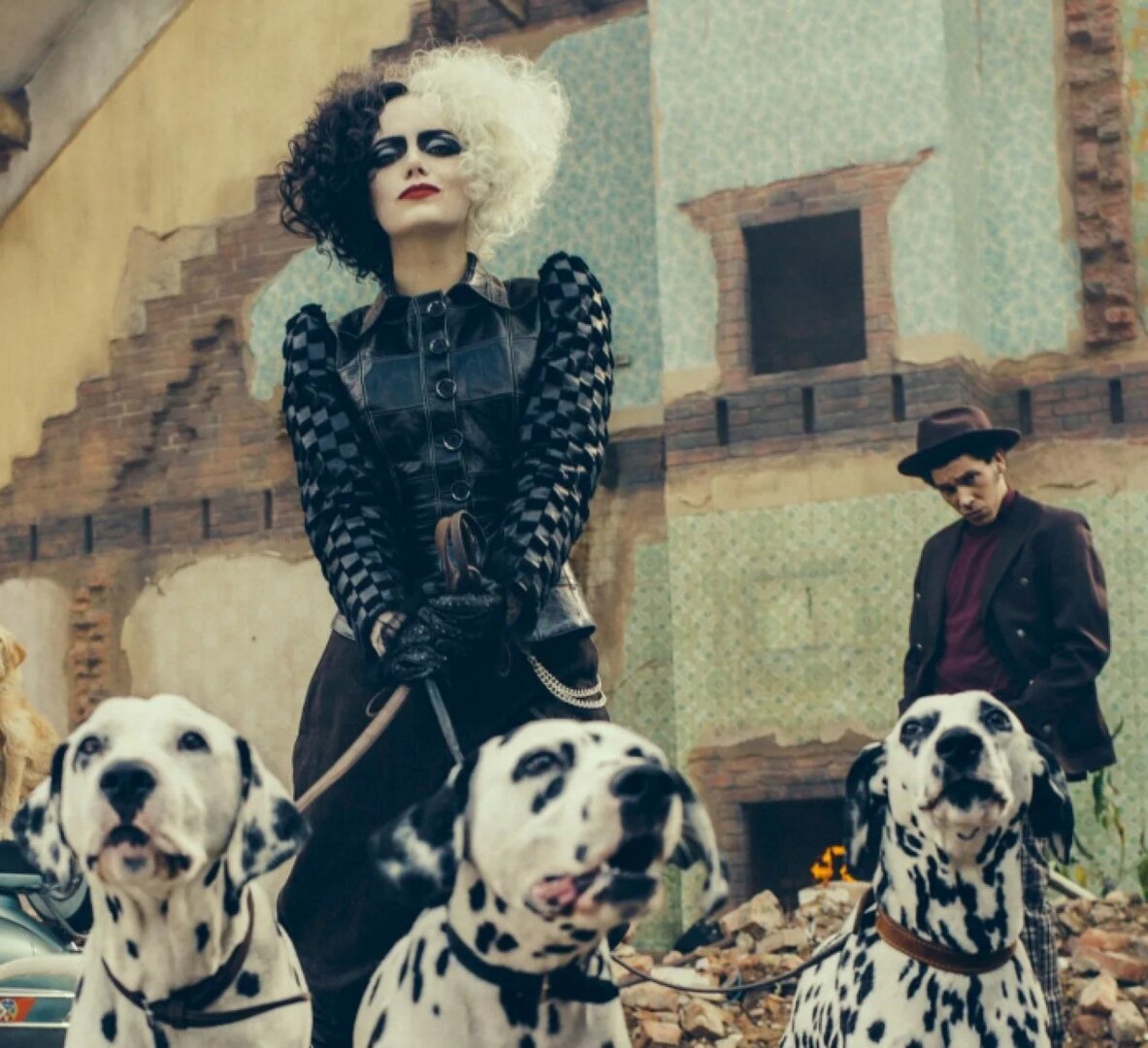 Кадр из фильма "Круэлла" 2021г.