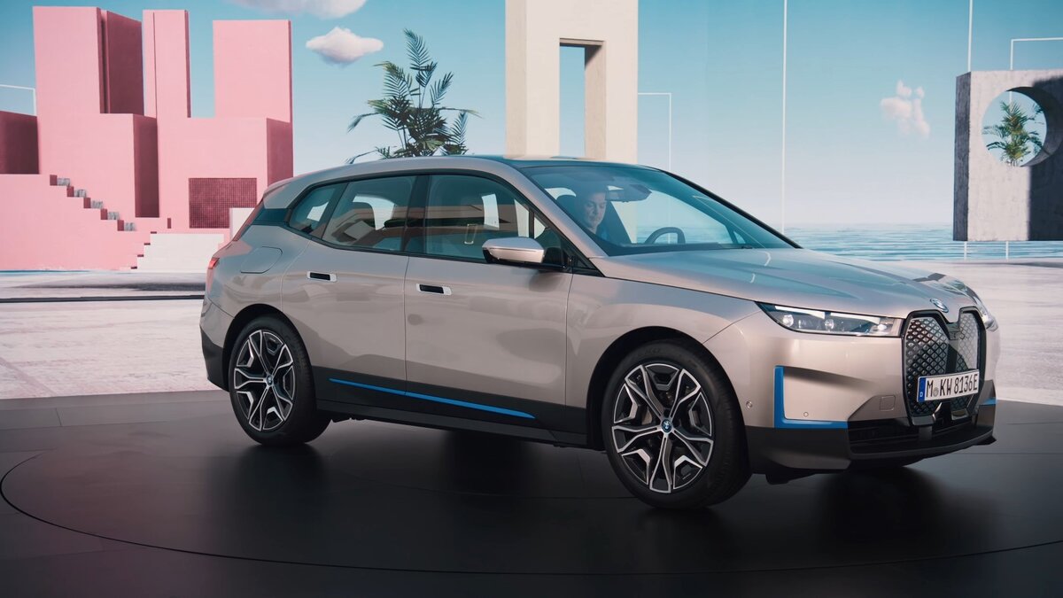 BMW iX 2022 года
