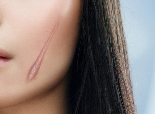 Насколько все меня счастливее, насколько я уродливее вас? Я мыслями в сто раз других красивее и верю - звездный мой настанет час...("Город потерянных")