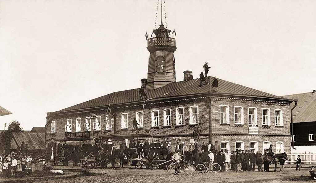 Дом Диево-Городищенской Пожарной Дружины с постоянной сценой для любительских спектаклей и концертов, 1909 г.