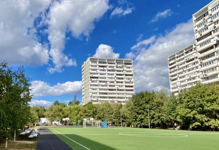 теперь здесь новая спортивная площадка (фото автора) 