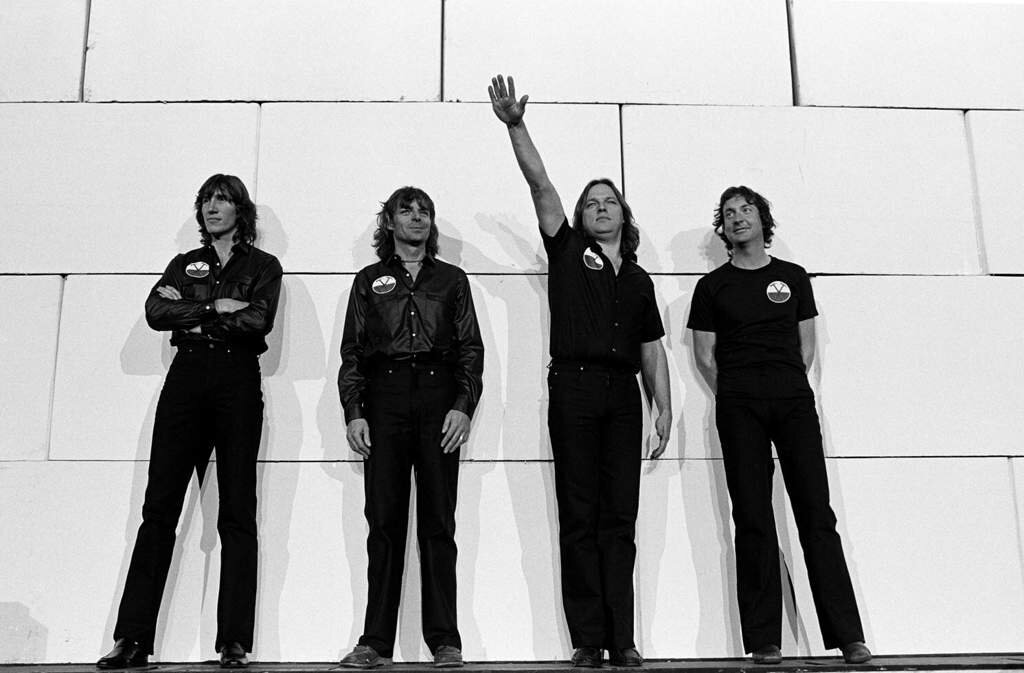Пинкфлойдовская стена. Группа Пинк Флойд.1979.. Пинк Флойд группа 1980 год. “The Wall” группы Pink Floyd, 1979 год. Пинк Флойд фото.