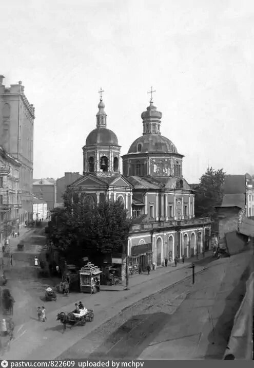 Угол Мясницкой улицы (направо уходит) и Милютинского переулка (налево), 1920е годы