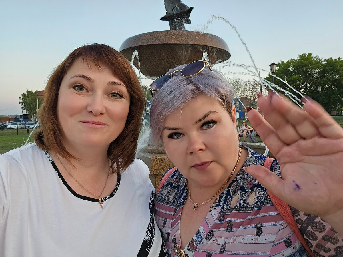 У фонтана на набережной 