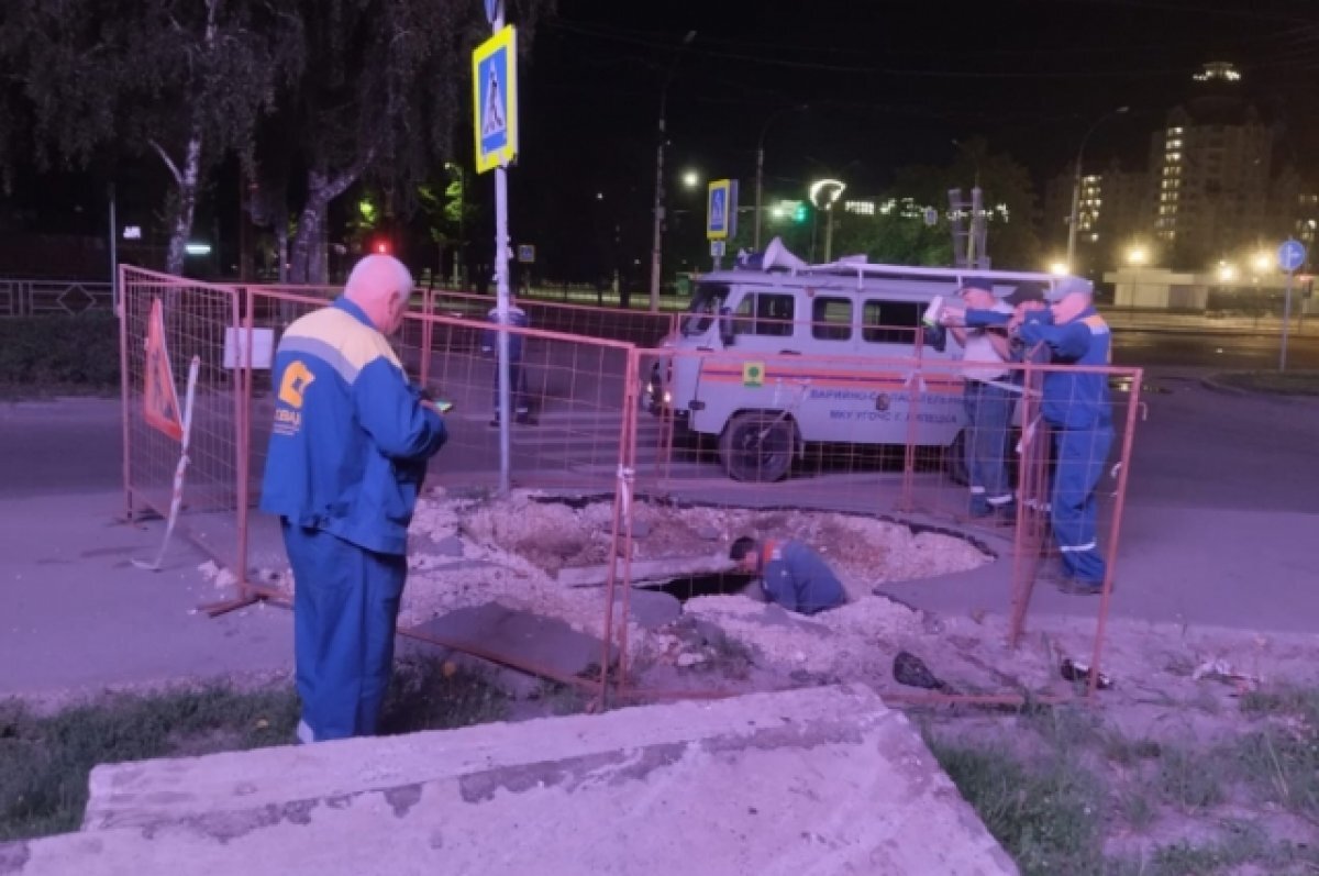    В Липецке девушка получила ожог, упав в яму с горячей водой