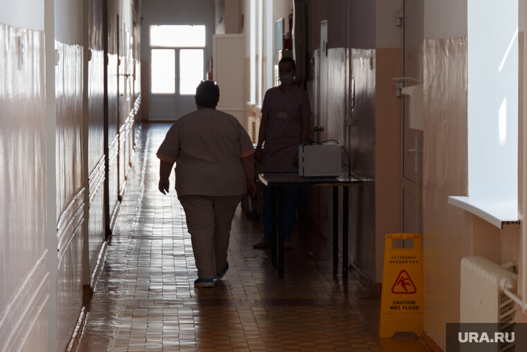    Однако при нехватке профильного специалиста пациента не могут направить в платную клинику, отметил Печерей