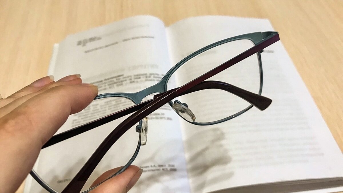     Американский писатель Стивен Кинг продал всего за $1 права на свой рассказ «Человек, который не пожимал рук» студентке из Узбекистана Гульнаре Ивановой.