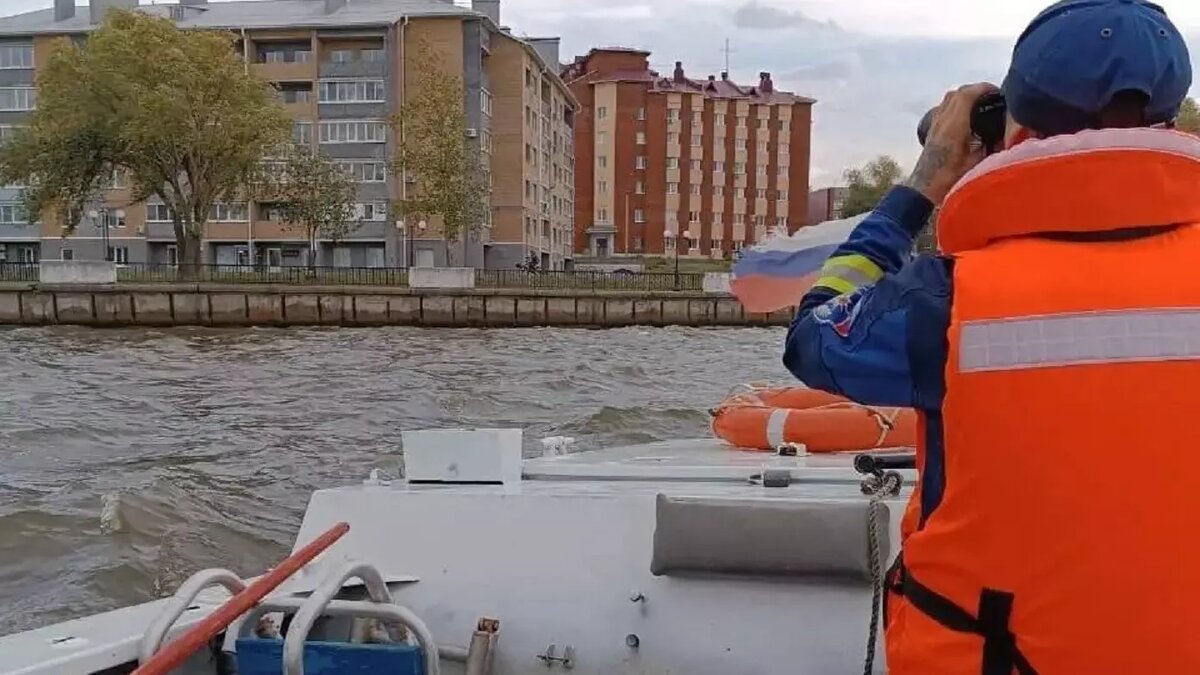     Во второй половине дня в четверг 21 сентября на пульт дежурного смены Поисково-спасательной службы Удмуртии поступило сообщение о том, что с акватории Воткинского пруда в районе кафе «Мелодия» слышен крик о помощи.