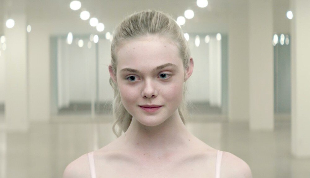 Кадр из фильма "Неоновый Демон" 