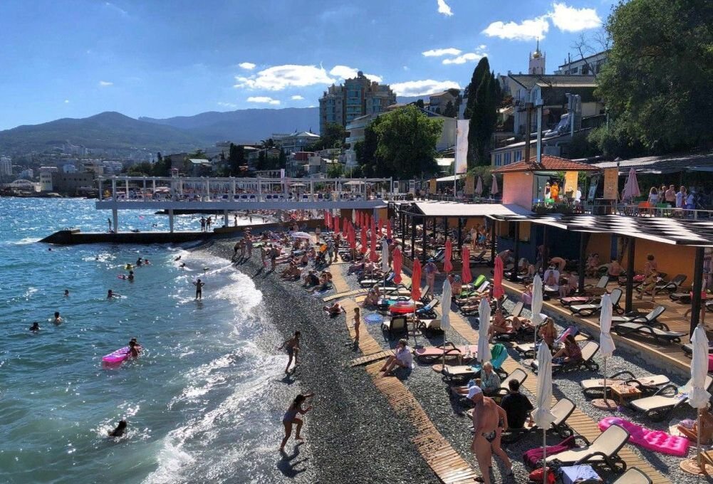 Пляж на Южном берегу Крыма. Фото: travelcrimea.com