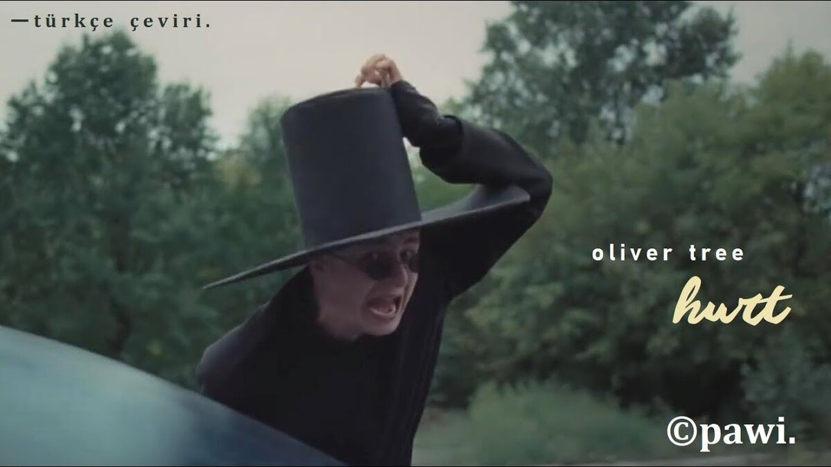 Oliver tree hurt. Оливер три в полный рост. Оливер три hurt. Oliver Tree hurt обложка. Oliver Tree шляпа.