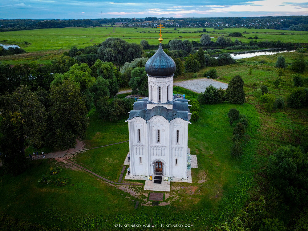 Храм 12 века Покрова на Нерли