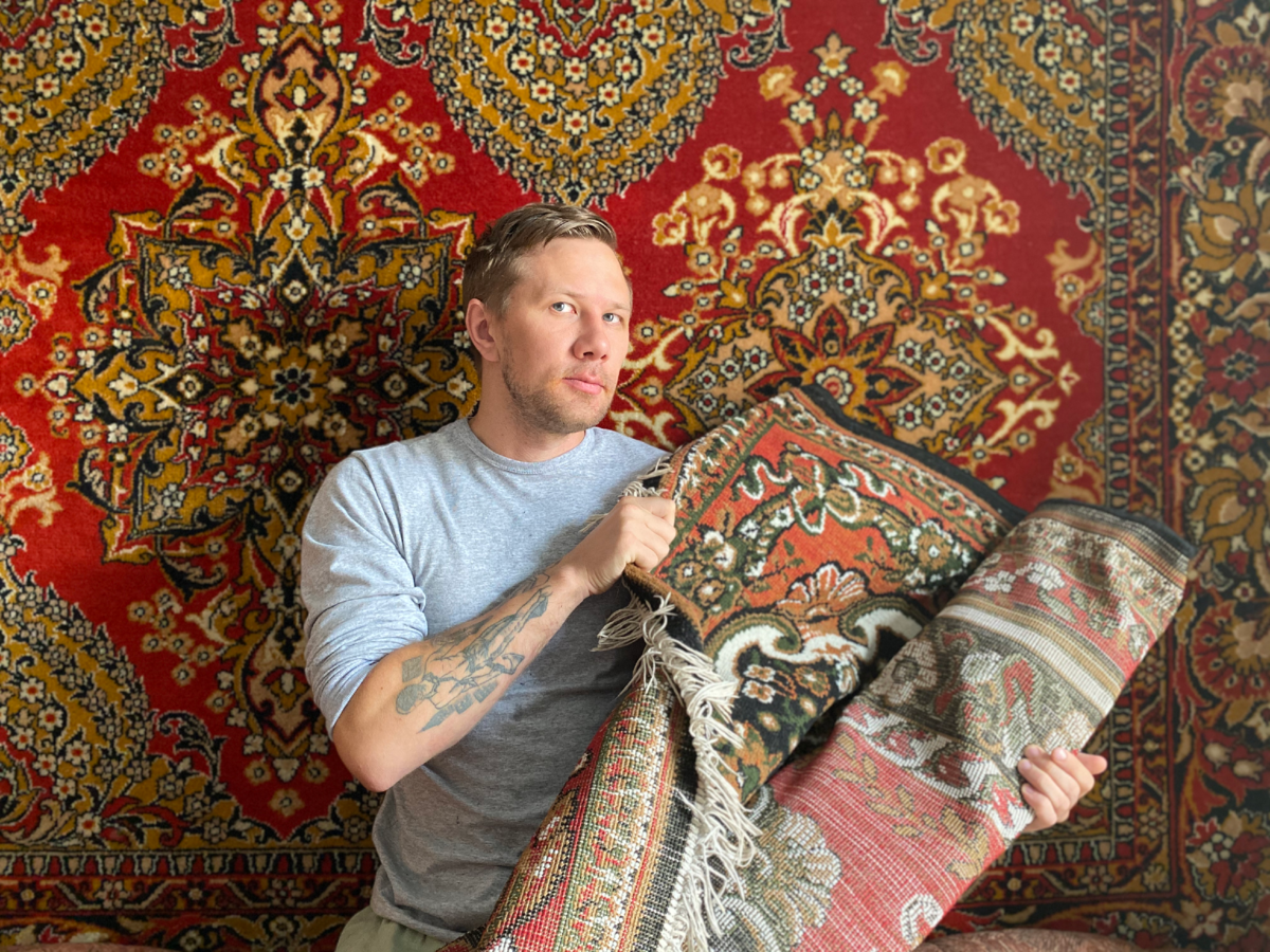 Пора снимать ковры со стен