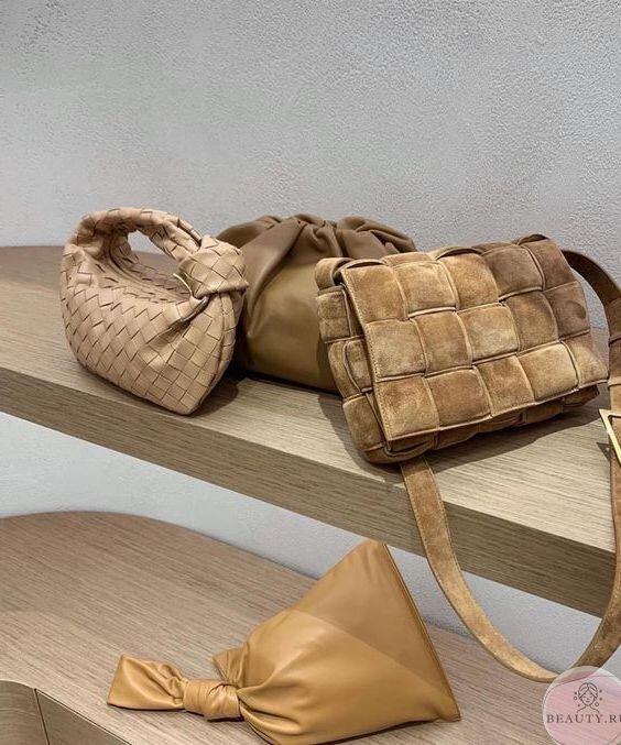 Подписывайтесь на канал, чтобы узнать еще больше о стиле и красоте! Заранее спасибо)