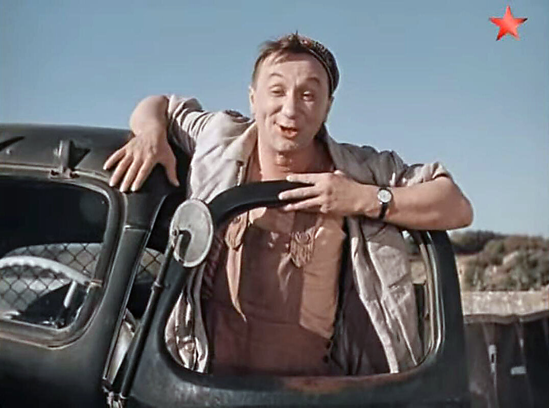 Мужик за рулем. Мужчина в костюме за рулем. Сами насери молодой. Водитель грузовика. Шофер фото.