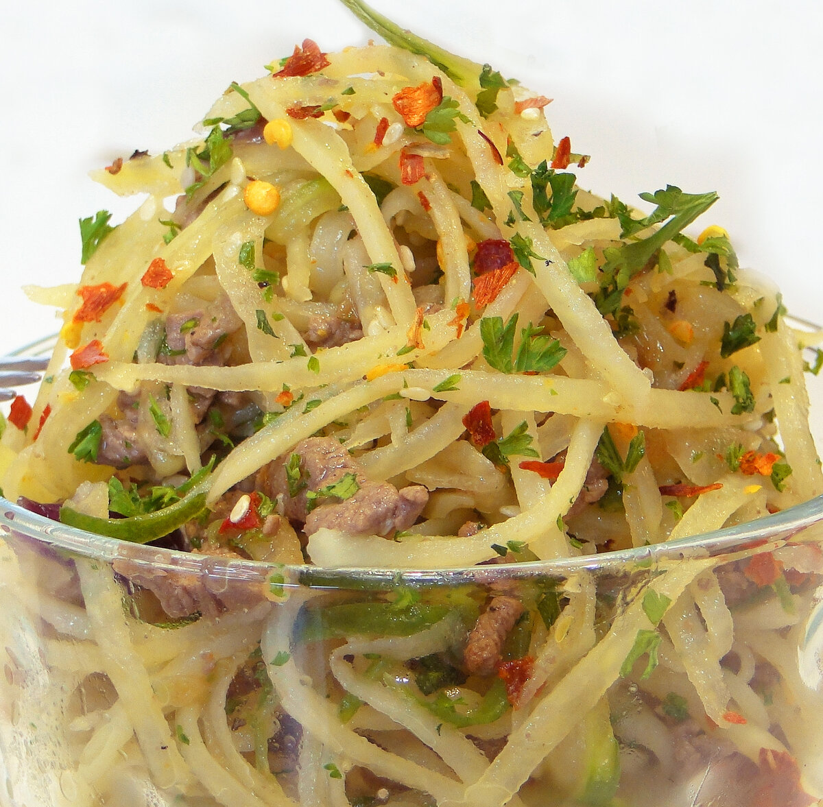 Салат с корейской картошкой. Салат Камдича. Корейский салат с картошкой. Корейский салат из картошки. Картошка по корейски салат