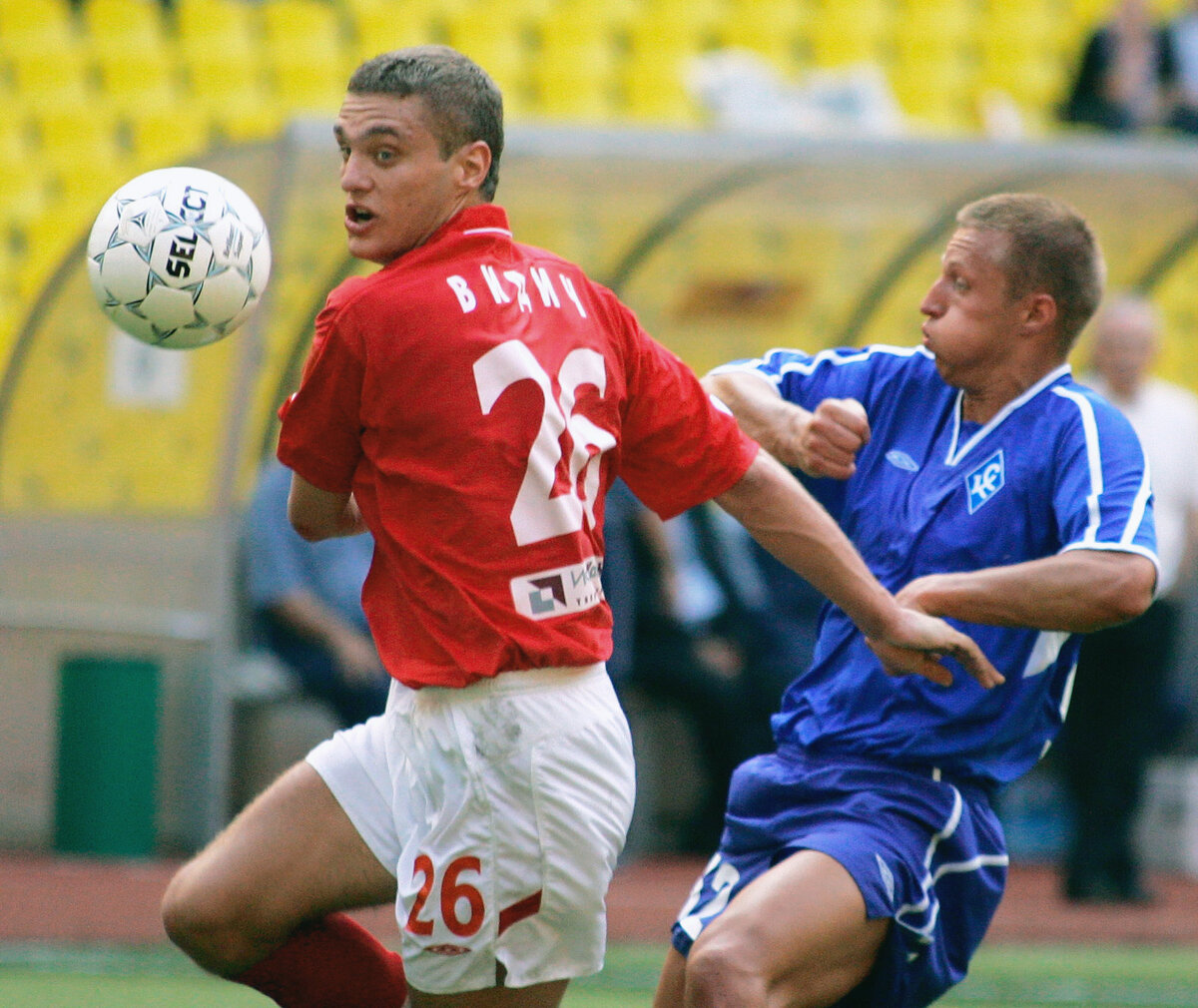 2004 год. Неманья Видич во время матча с "Крыльями Советов".  Фото: ТАСС