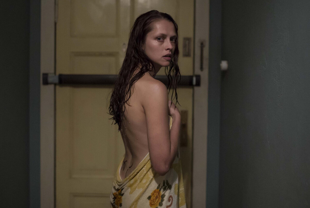 Тереза Палмер в фильме "Берлинский синдром" 2017 г.