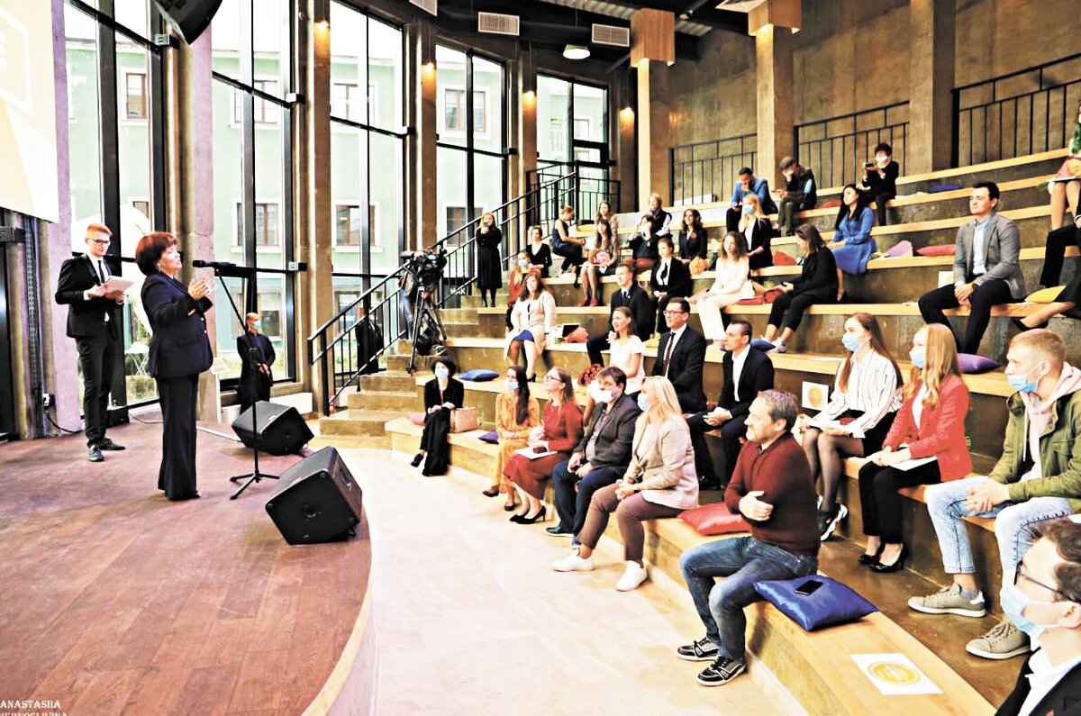 Создать карусель
Торжественная церемония награждения волонтеров и партнёров общероссийской акции взаимопомощи «#МыВместе»
