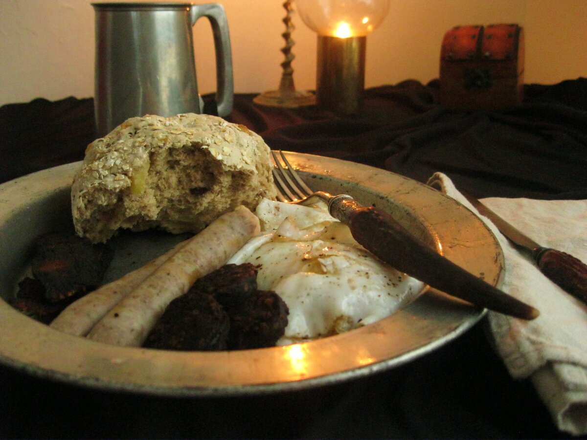 Завтрак Джона Сноу (кадр из фильма "Игра Престолов")