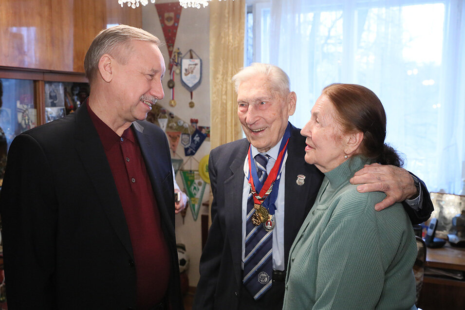 Герман Зонин и его супруга Нина Максимовна (источник: https://gazeta.spb.ru/2101415-zasluzhennyj-trener-german-zonin-otmechaet-70-letnij-yubilej-svadby/) 