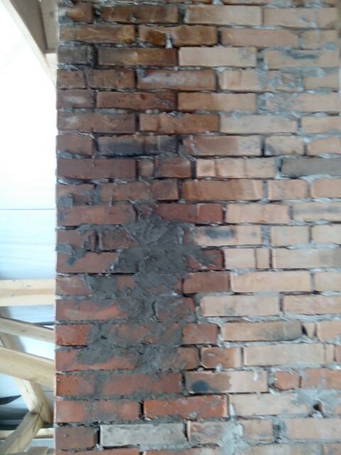 Фото автора. Дымоход на чердаке.