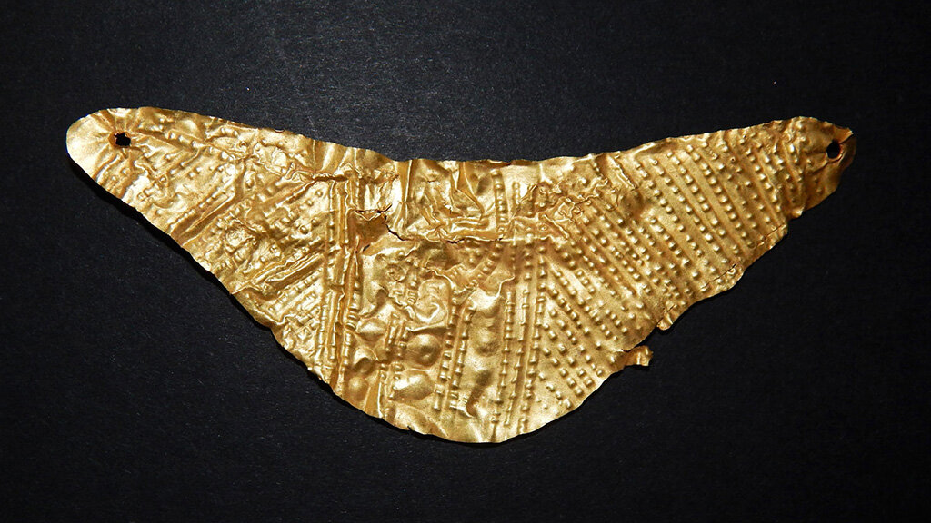 Золотая погребальная полумаска из Ахлады. Находка 2017 года. Фото: Ephorate of Antiquities of Florina