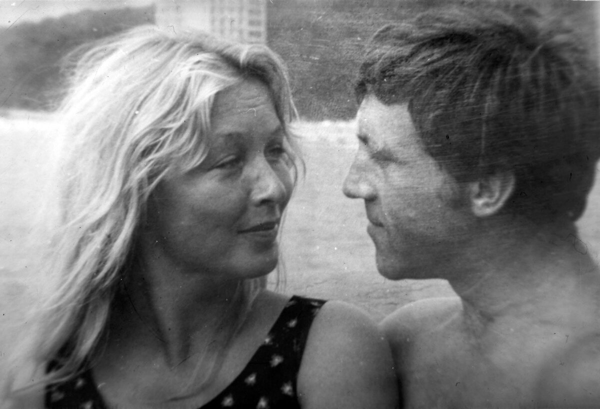 Круиз на теплоходе "Грузия", август 1969 г. Владимир и Марина. Источник: https://vk.com/photo-2618_418288978