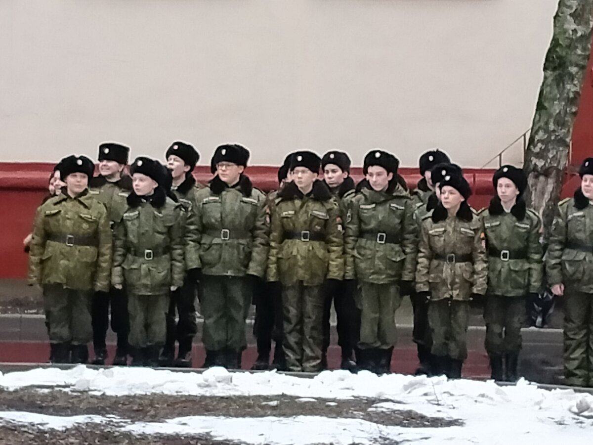 Полные дети, даже форма не "обмята".