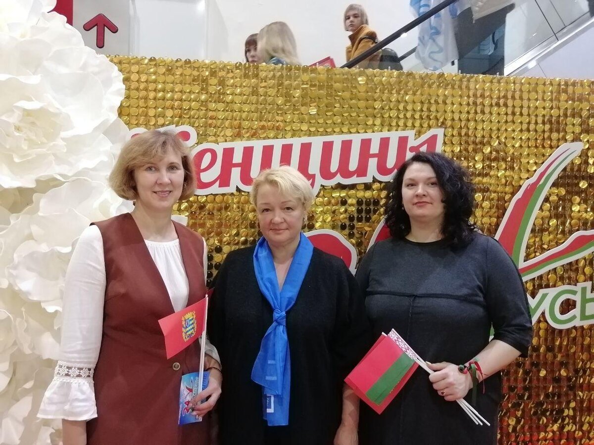 Подлужная Людмила (в центре), депутат палаты представителей Национального собрания Республики Беларусь 
