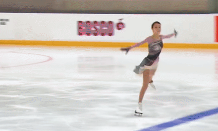 Анна Щербакова в произвольной программе (gif файл автора, источник - youtube.com/c/1tv)