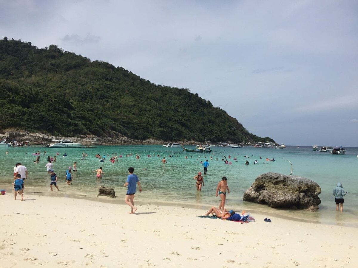 Рача, основной пляж