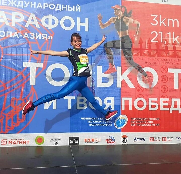 Бегали марафон в Екб. Было очень жарко, здорово🤗