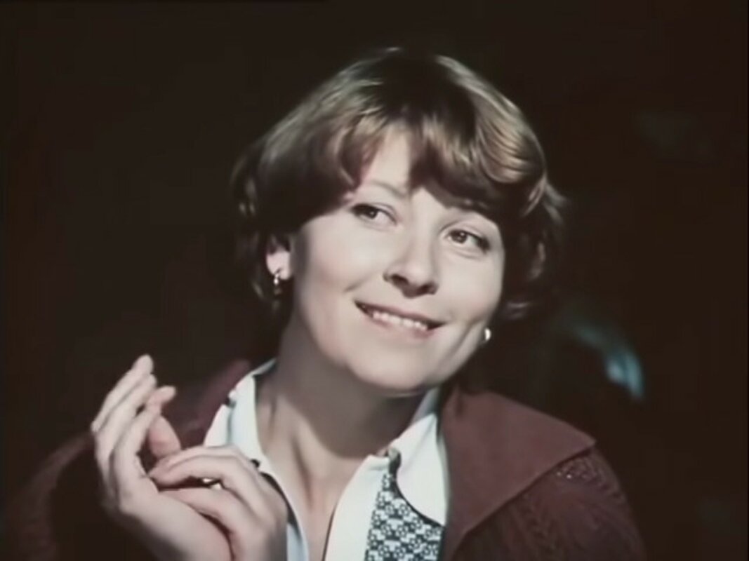 Это, наверное, и заинтересовало при первом знакомстве Киру Андреевну. Играет ее Людмила Зайцева. Вот уж воистину это воплощение одного из красивейших типажей русских женщин - и лицом, и фигурой, и внутренним содержанием. Звездная роль этой выдающейся русской актрисы.