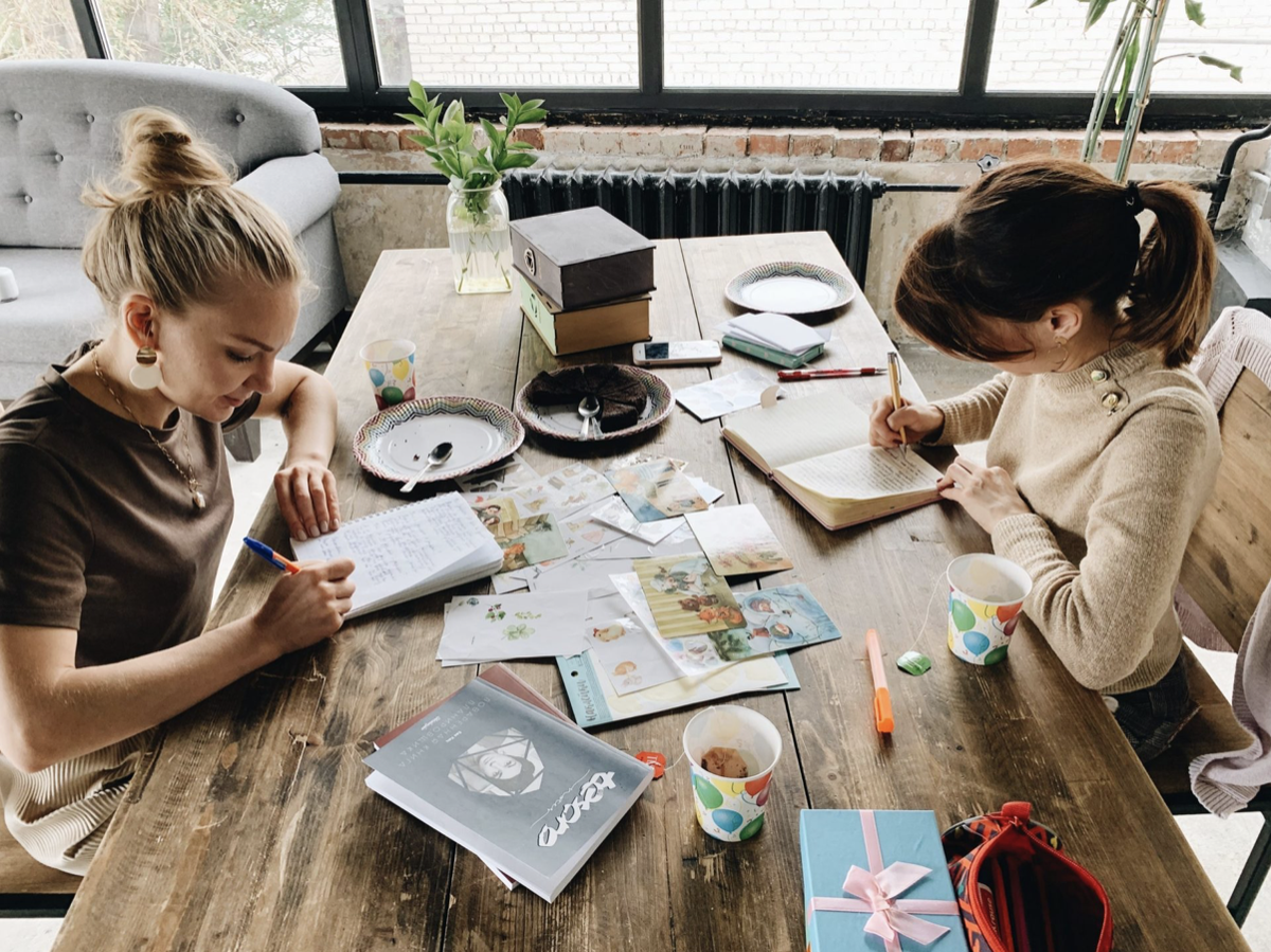 На фото — прекрасные участницы завтраков с Tesoro notes