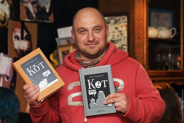                            Олег Тищенков со своими произведениями "Кот" и "Кот 2"