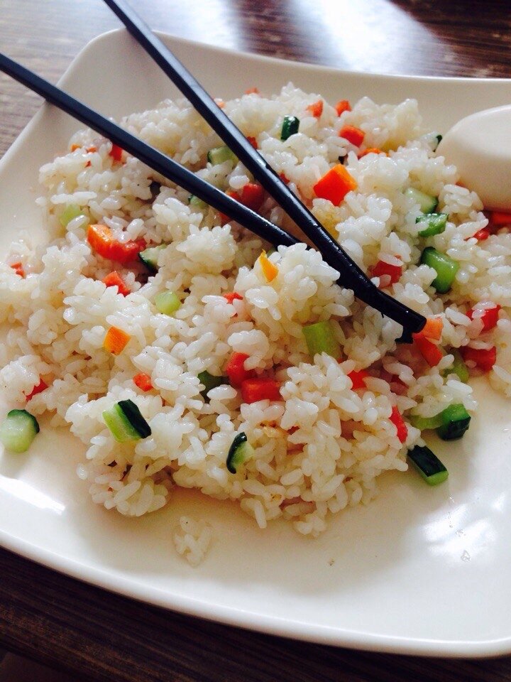 Рис с яйцом и овощами