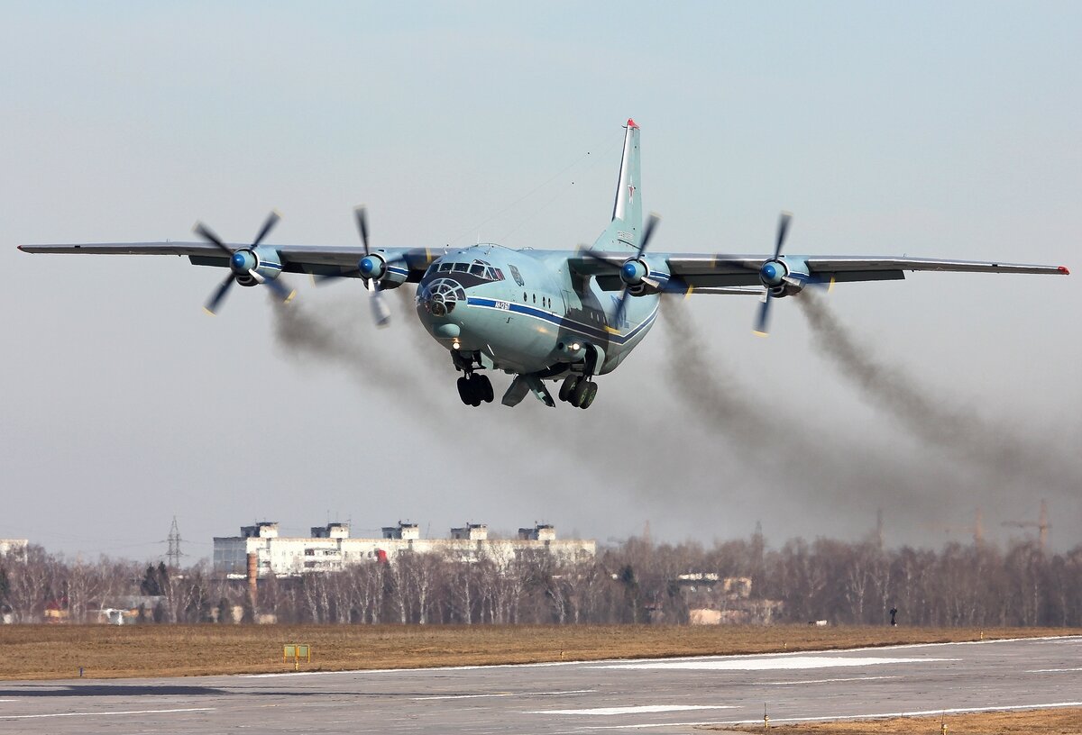 Ан-12 на взлете