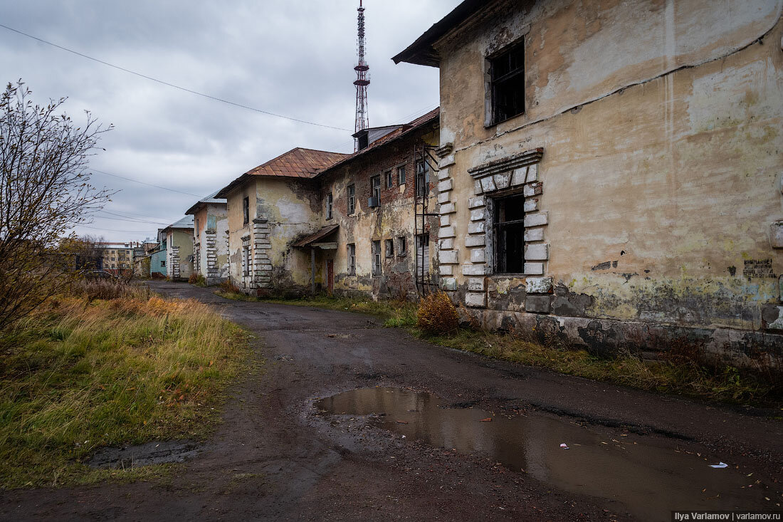 Не являюсь фанатом Варламова. Но он очень здорово показывает «обезлюживание» российской глубинки. Был интересный выпуск «Бесогона» и у Никиты Михалкова, посвященный этой проблеме. Источник фото: https://varlamov.ru/4040780.html  