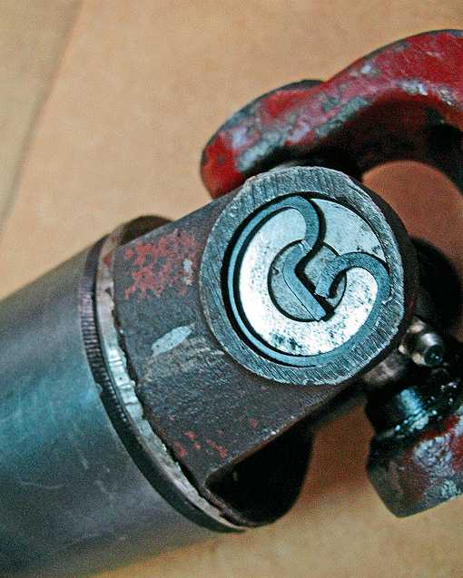 С такой фиксацией чашек заменить крестовину совсем не сложно