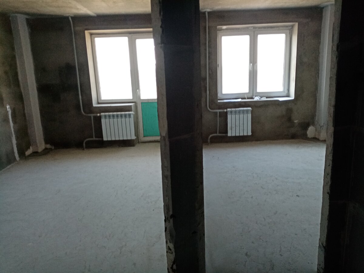 Комната 14 м. кв., кухня 10 м. кв. 