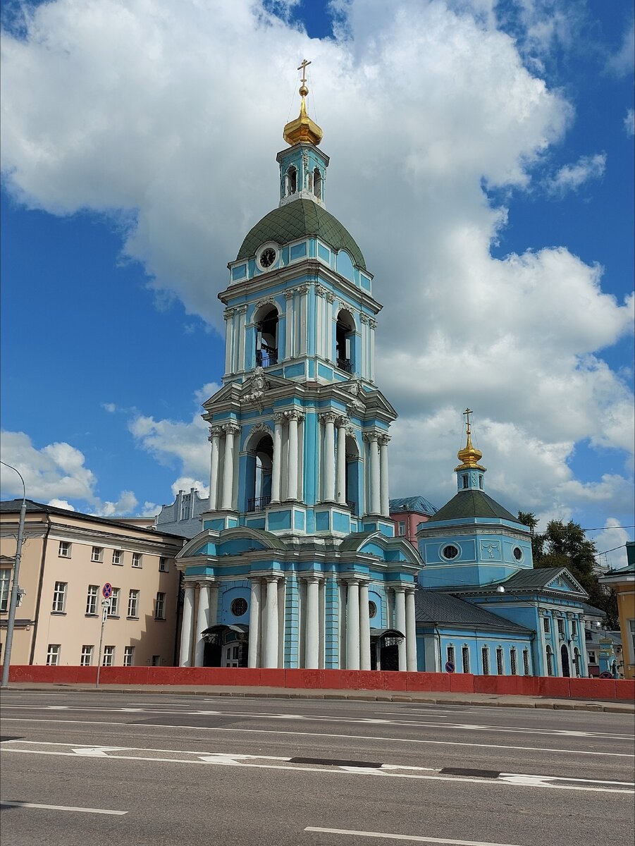 Церковь Живоначальной Троицы в Серебряниках 