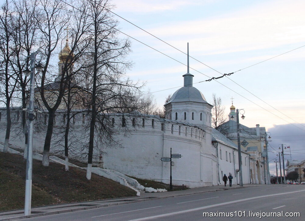 Владимирский кремль. Владимир столица Руси. Владимирский Кремль фото. Стена монастыря Владимир. Владимир - 1 столица Руси.