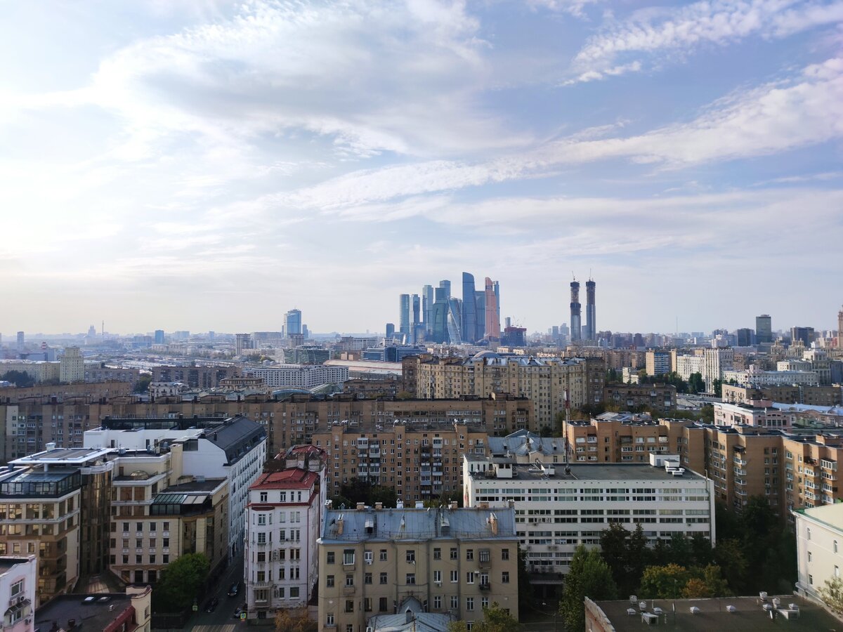 Вид на Москву. Москва-Сити вдалеке.