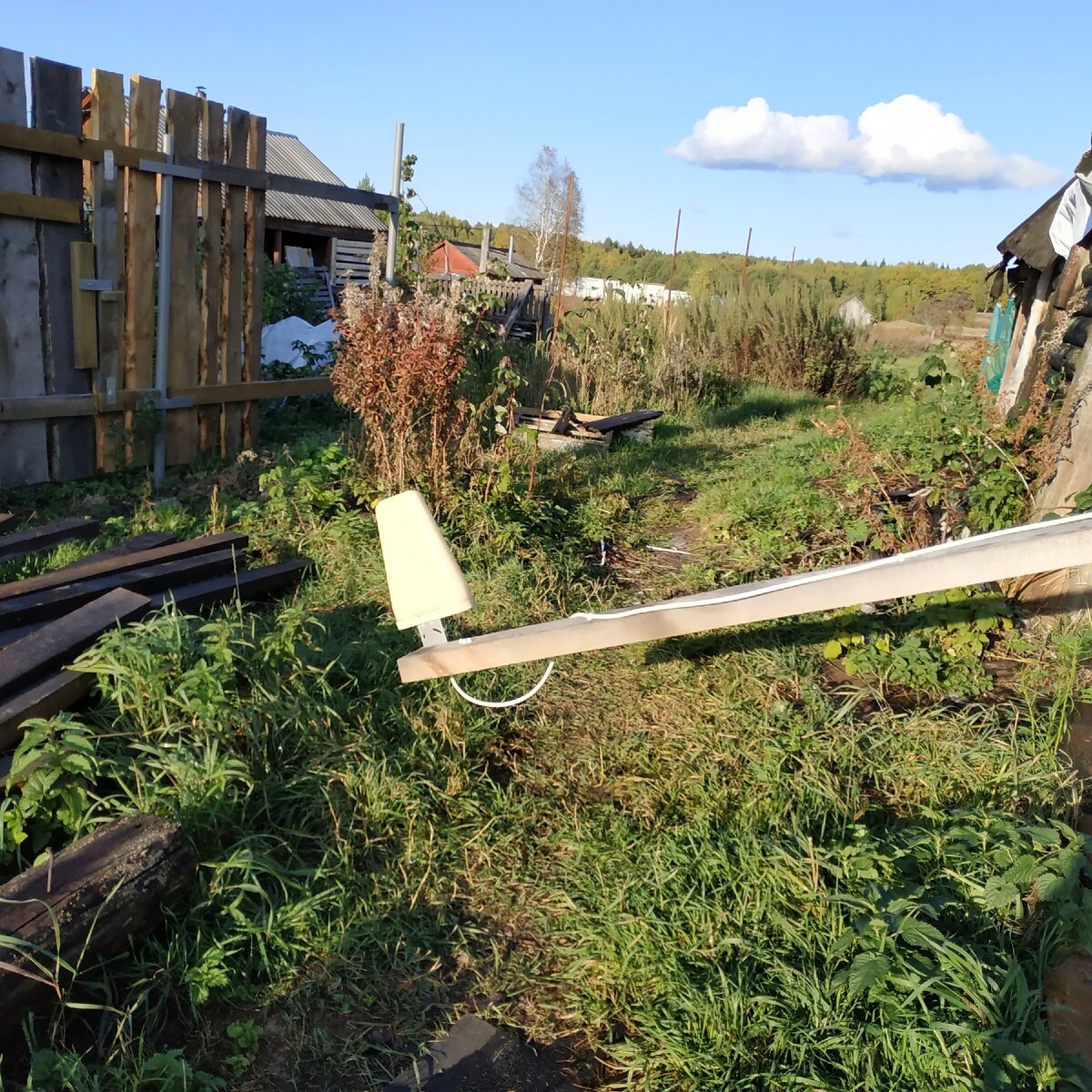 Установил антенну, закрепил кабель.