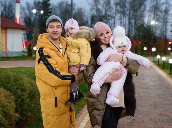 Дима, Ольга, Василиса и София Дмитренко (Рапунцель)  (фото из Instagram)