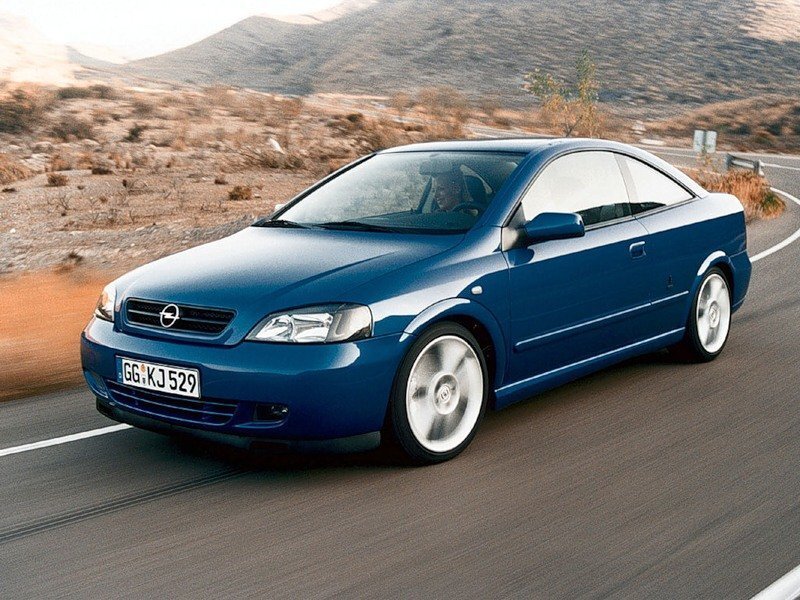 Opel Astra (фото: auto.ru)