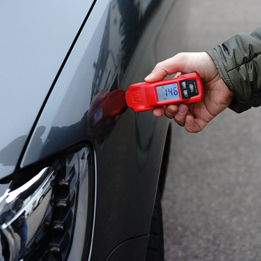 Купил новую машину в салоне, а когда попал в мелкое ДТП оказалось на металле уже была шпакля, обратился к дилеру и получил ответ