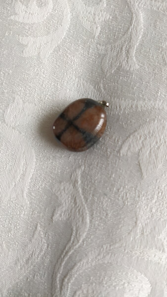 Хиастолит ценится за возникающий при правильной огранке ровный крест