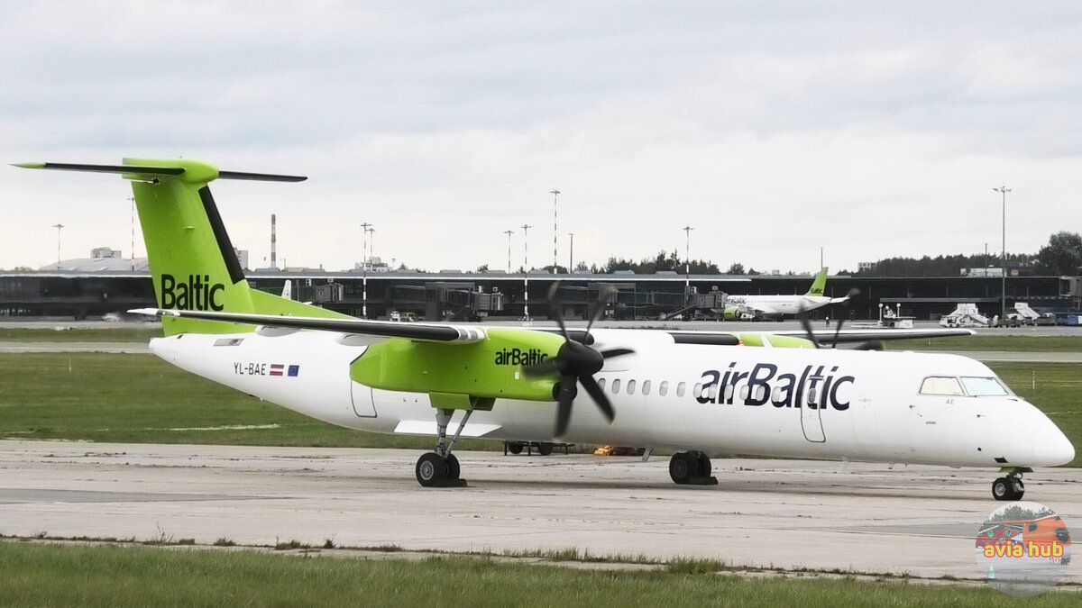 Bombardier Dash8 Q400 в рижском аэропорту